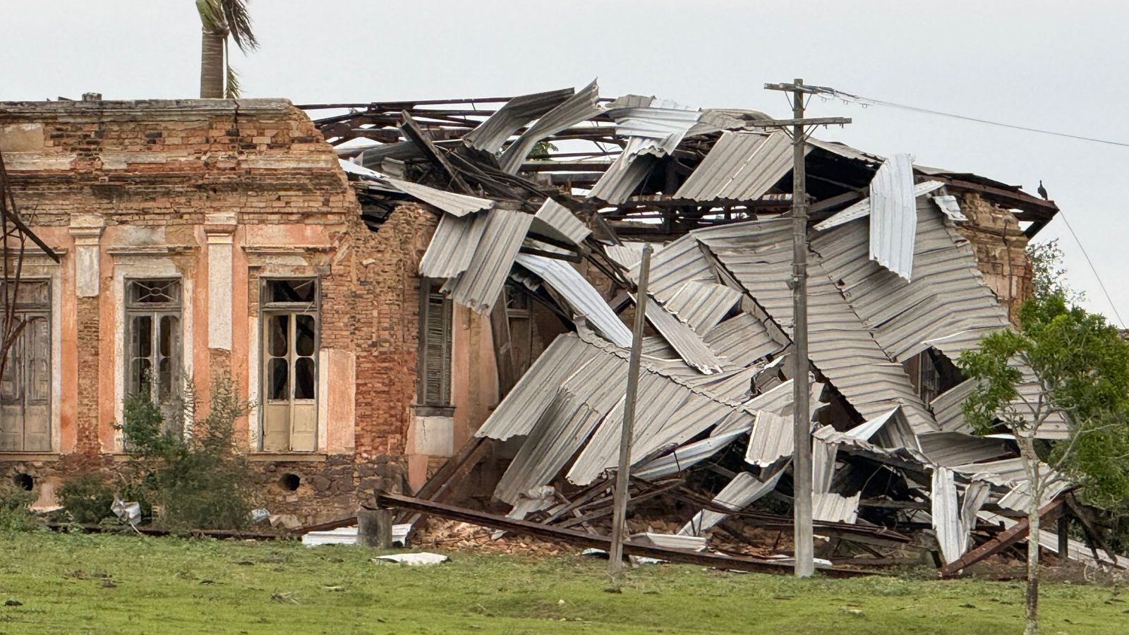 Desabamento da Fazenda Mandiquera: vereadora aciona Justiça e acusa Prefeitura de Quissamã de abandonar patrimônio mais luxuoso da região 62 e481f9d2 0bca 4afa 98ac c38edd94e1cd edited