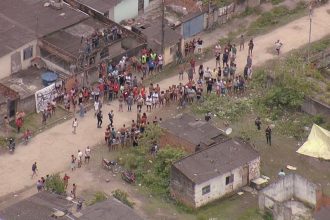Os moradores do Complexo do Salgueiro sofreram com duas chacinas nos últimos anos: em 2021 (foto) e 2023, analisada no livro da defensora pública.