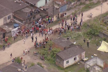 Os moradores do Complexo do Salgueiro sofreram com duas chacinas nos últimos anos: em 2021 (foto) e 2023, analisada no livro da defensora pública.