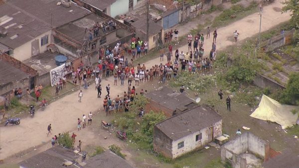 Os moradores do Complexo do Salgueiro sofreram com duas chacinas nos últimos anos: em 2021 (foto) e 2023, analisada no livro da defensora pública.