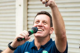 Prefeito de Petrópolis, Hingo Hammes, é denunciado no TCE