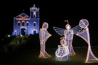 Decoração, que inaugura neste sábado (29), é alvo de representação recebida pelo Tribunal - Foto: Divulgação/Prefeitura de Saquarema