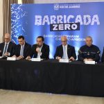 Momento de descontração durante a apresentação da Operação Barricada Zero. - Foto: Marcelo Regua e Rogério Santana/GovRJ