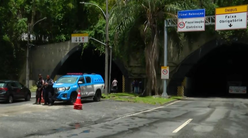 A pista sentido Zona Sul do Túnel Rebouças tem previsão de ter uma faixa de trânsito liberada aos motoristas em até duas horas.