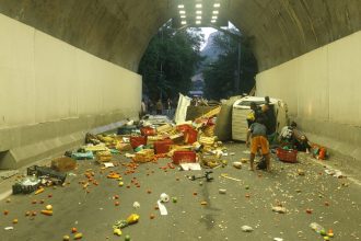 Duas pessoas ficaram feridas no acidente - Foto: Divulgação/COR