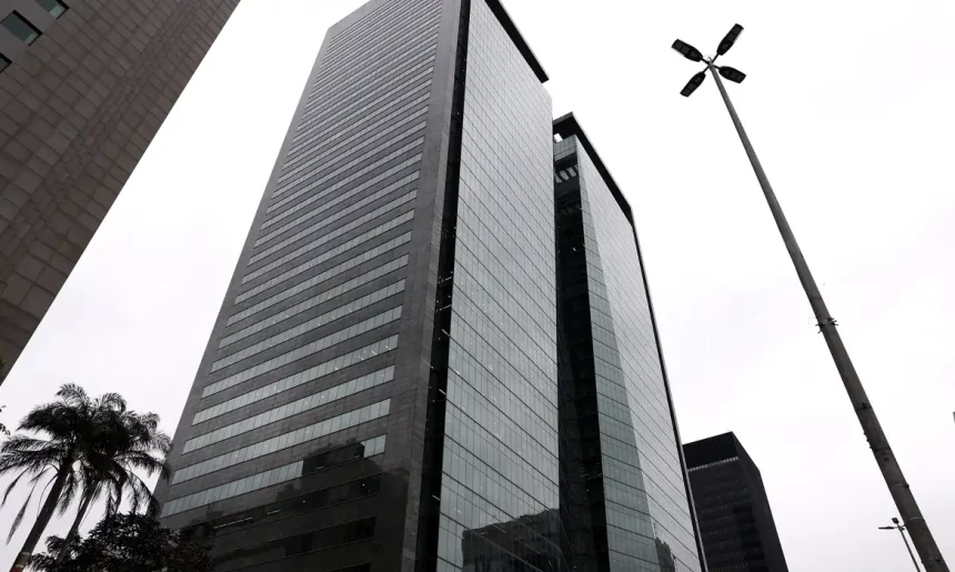 UFRJ quer que leilão seja pago em obras para a instituição