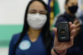 Profissionais de saúde terão acesso a um botão do pânico para acionar a polícia em casos de ameaça ou agressão dentro das unidades, decide Alerj.