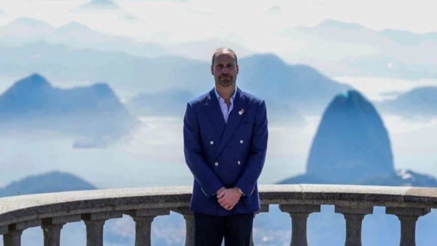 Durante sua estadia no Brasil, Príncipe William visitou pontos turísticos como o Cristo Redentor.