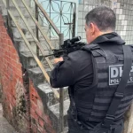 Trecho de lei que cria a "Gratificação Faroeste" foi promulgada após derrubada de veto na Alerj; Carlos Minc contesta na Justiça.