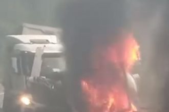 Acidente entre carretas provocou a interdição da Serra das Araras