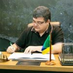 Rubão, ex-prefeito de Itaboraí, é acusado de contratar 169 funcionários sem pulicação no Diário Oficial.