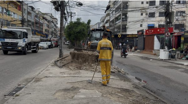 Meia tonelada de lixo foi removida na Avenida Gilka Machado, no Recreio