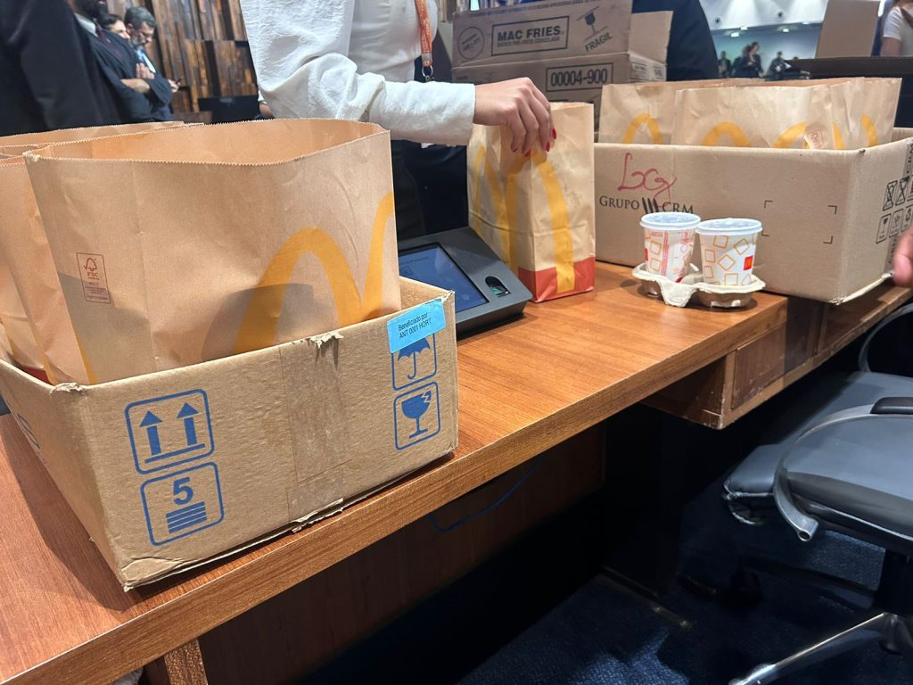 Pizza na Alerj: com mais de 500 matérias na fila, deputados almoçam no plenário 62 330e088c 0eb0 4d6c bce5 89696a071132