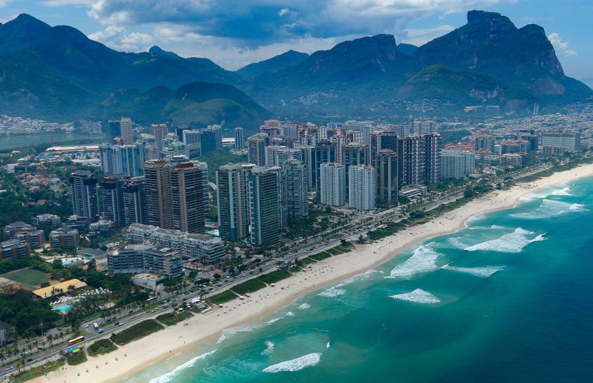 Projeto que amplia proibição de prédios que façam sombra na orla avança na Câmara do Rio