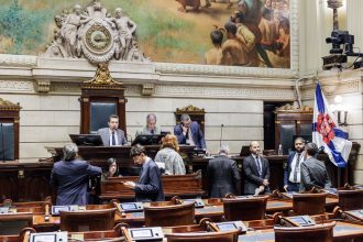 Prisão de Bacellar repercute na Câmara do Rio, e presidente da Alerj é chamado de 'honrado' a 'aliado da bandidagem'