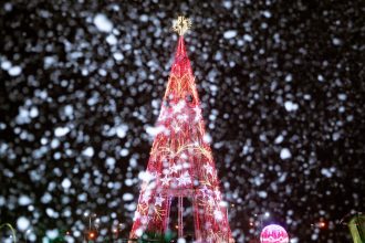 Justiça suspende montagem da decoração de Natal em Guapimirim e bloqueia pregão de R$ 18,7 milhões