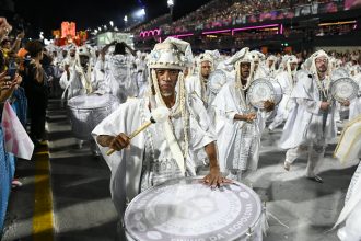 Expectativa da Liesa é formar "maior bateria de Carnaval" do mundo em Copacabana