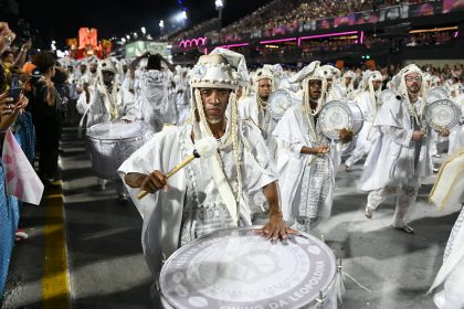 Expectativa da Liesa é formar "maior bateria de Carnaval" do mundo em Copacabana