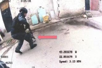 Policiais militares foram vistos roubando fuzil e veículo em imagens de câmeras corporais e de segurança - Foto: Reprodução