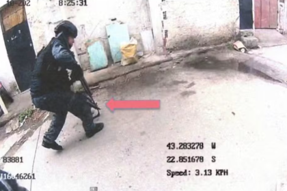 Policiais militares foram vistos roubando fuzil e veículo em imagens de câmeras corporais e de segurança - Foto: Reprodução