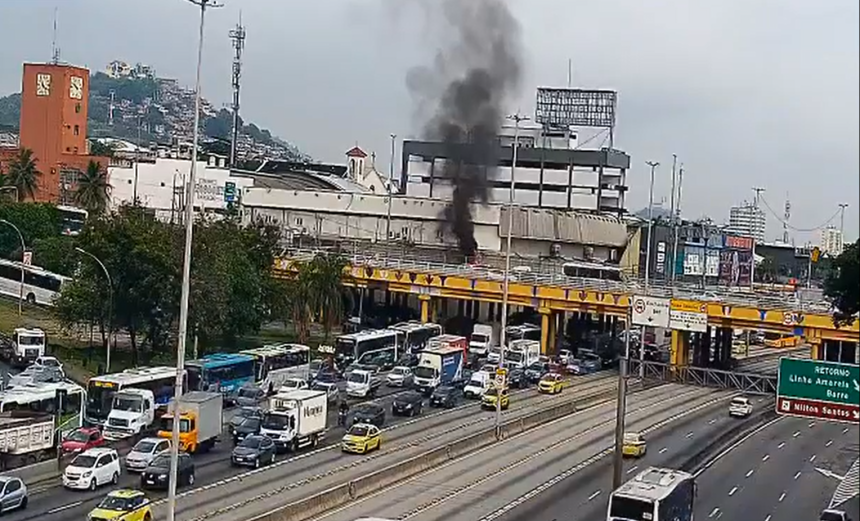 Incêndio complicou trânsito na manhã desta terça-feira (02)