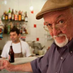 Jaguar em seu habitat natural, o botequim: antropólogo da boemia, colunista social dos botequins, crítico da baixa gastronomia, investigador das almas cariocas (Foto: Reprodução / ABI)