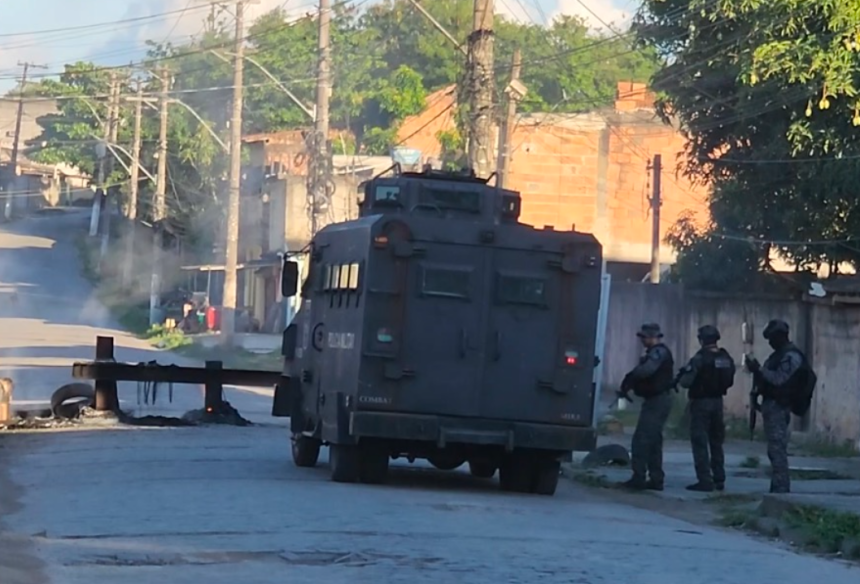 Agentes buscam cumprir mandatos contra suspeitos de envolvimento como Comando Vermelho em nova etapa da Operação Contenção