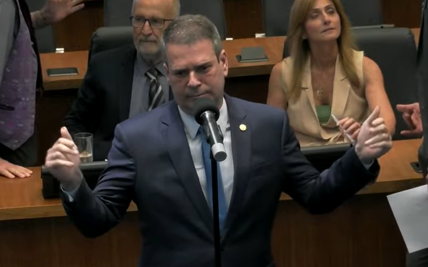 Rosenverg Reis, irmão do ex-secretário Washington Reis, cobrou no plenário a liberação das verbas do projeto apresentado por Rodrigo Bacellar.