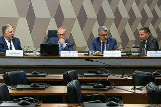 Garotinho pede 'reforço' na sua segurança depois de fazer acusações contra Castro e Bacellar no Senado