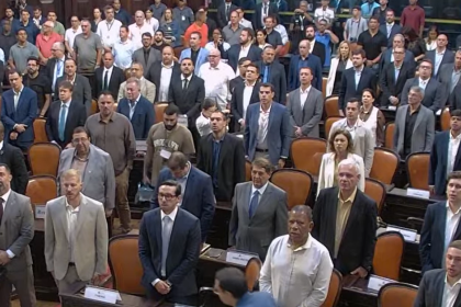 Deputados e prefeitos se reuníram para oficializar o repasse de R$ 120 milhões aos municípios proposto por Rodrigo Bacellar.