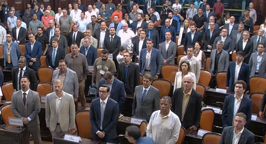 Deputados e prefeitos se reuníram para oficializar o repasse de R$ 120 milhões aos municípios proposto por Rodrigo Bacellar.