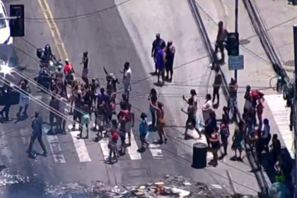 Protesto de moradores por falta d'água interditou vias de Guaratiba