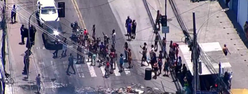Protesto de moradores por falta d'água interditou vias de Guaratiba