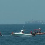 Corpo do piloto do avião foi encontrado pelos Bombeiros, que seguem em buscas pela aeronave.