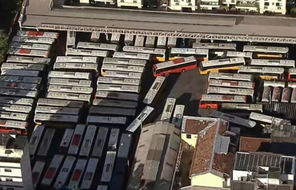 Greve de rodoviários das viações Vila Isabel e Real paralisa mais de 20 linhas no Rio