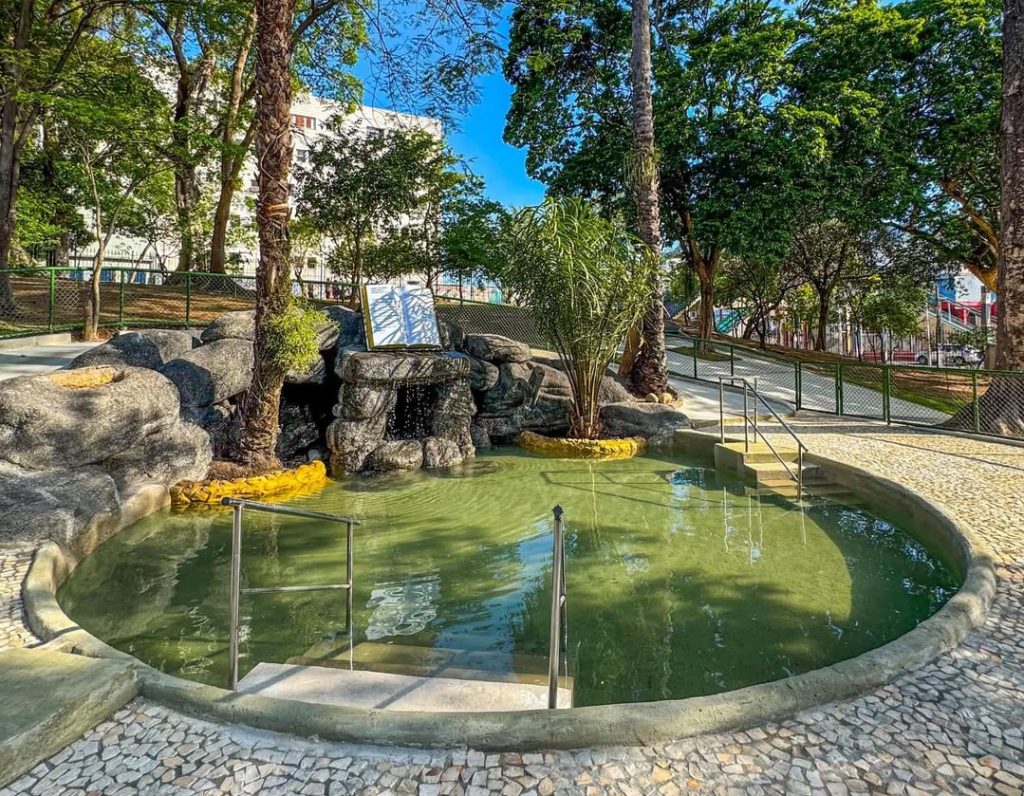 Em novo aceno aos evangélicos, Paes inaugura batistério público na praça onde nasceu a Igreja Universal 63 Inauguramos hoje com o Prefeito @eduardopaes o @bispo goncalves e a Vereadora @taniabastos10 o 3 e1765645850842