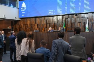 Deputados devem votar 550 projetos e vetos em apenas um dia.