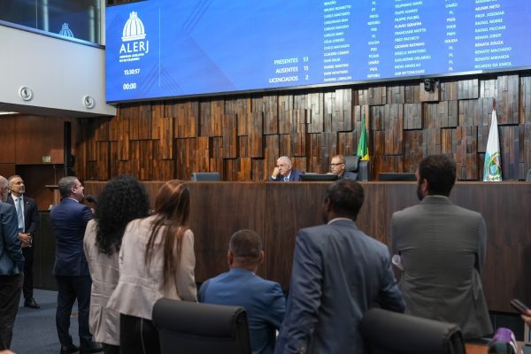 Orçamento, Propag e contas do governo: deputados têm um dia para votar 550 projetos e vetos depois do ponto facultativo 47 Deputados devem votar 550 projetos e vetos em apenas um dia.