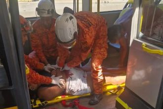 Mulher morreu e outra ficou ferida em um assalto no BRT em Bonsucesso — Foto: Reprodução