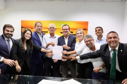 Reunião de Eduardo Paes com prefeitos da Região Metropolitana para redistribuição dos royalties do Petróleo