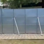 Placas de metal foram instaladas na Avenida Epitácio Pessoa, no bairro da Lagoa Rodrigo de Freitas