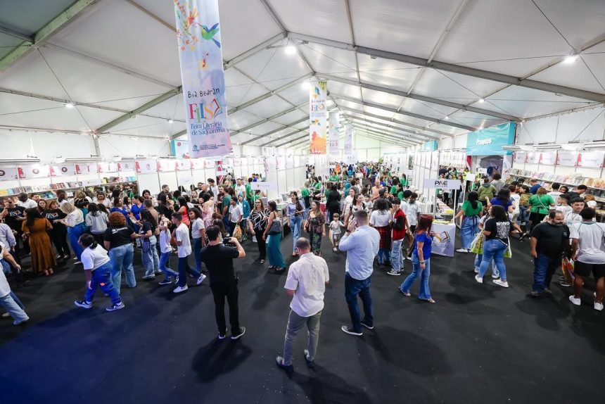 A Feira Literária de Saquarema, que recebeu mais de 130 mil visitantes no fim de novembro, é uma das iniciativas da cidade para atrair turistas e gerar empregos.