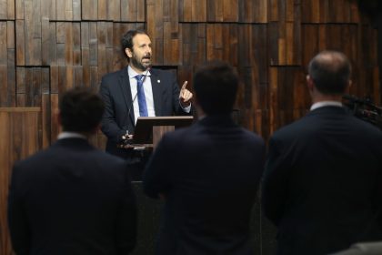 Serafini rompe o silêncio que reinava na Alerj desde a prisão do presidente da casa, Rodrigo Bacellar, ontem, pela Polícia Federal.