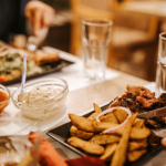 Faturamento de bares e restaurantes do Rio é maior no mês de janeiro com demanda criada pelo verão - Foto: Divulgação / SindRio