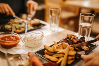 Faturamento de bares e restaurantes do Rio é maior no mês de janeiro com demanda criada pelo verão - Foto: Divulgação / SindRio