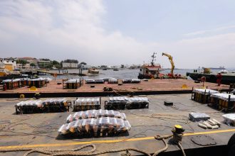 Vistoria das balsas do réveillon de Copacabana