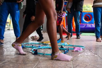 Decisão judicial obriga Prefeitura de Maricá a recompor equipes e corrigir falhas nas casas abrigo após inspeções do MP revelarem precariedade no atendimento a crianças e adolescentes.