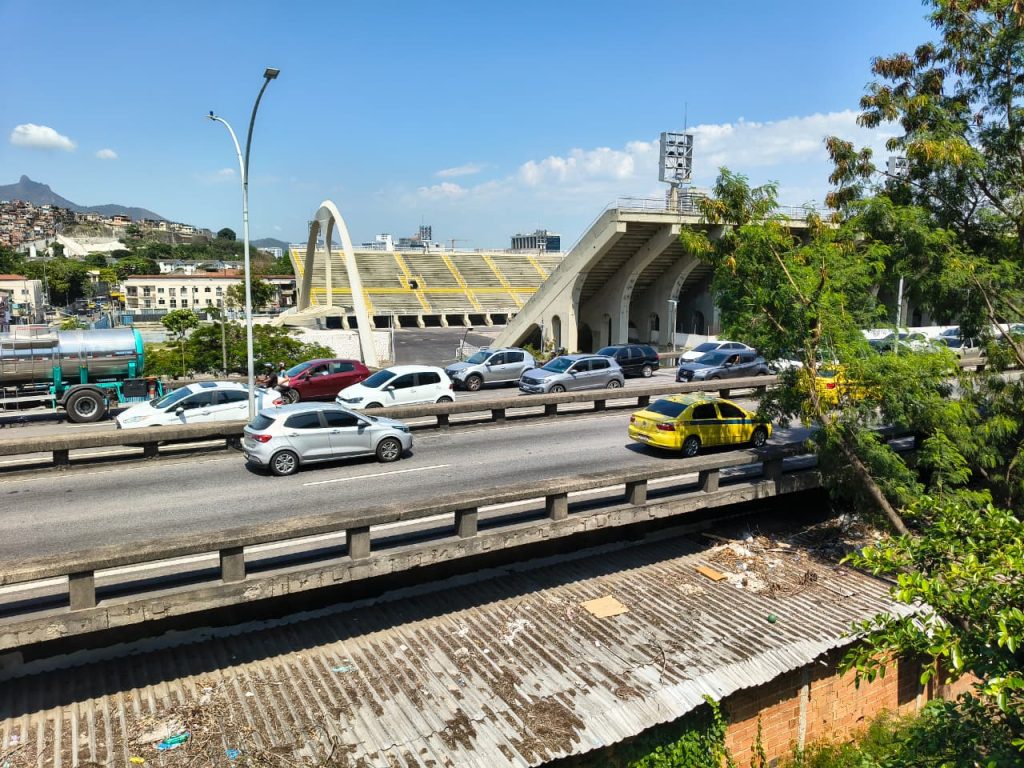 Moradores do Catumbi vivem a expectativa da demolição do elevado 31 de Março 62 Elevado 31 de Março, que será demolido para dar lugar ao Boulevard do Samba