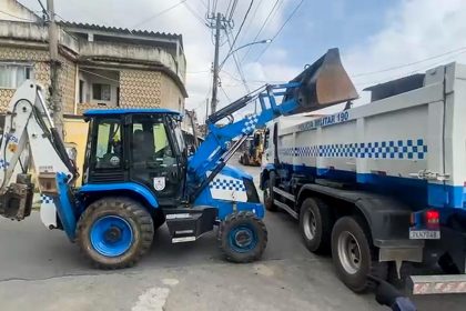 Na Operação Barricada Zero, em Costa Barros, os agentes de segurança usaram maquinário e veículos "emprestados" por outros programas: para pôr fim ao "jeitinho", governo vai publicar atas de registro de preços