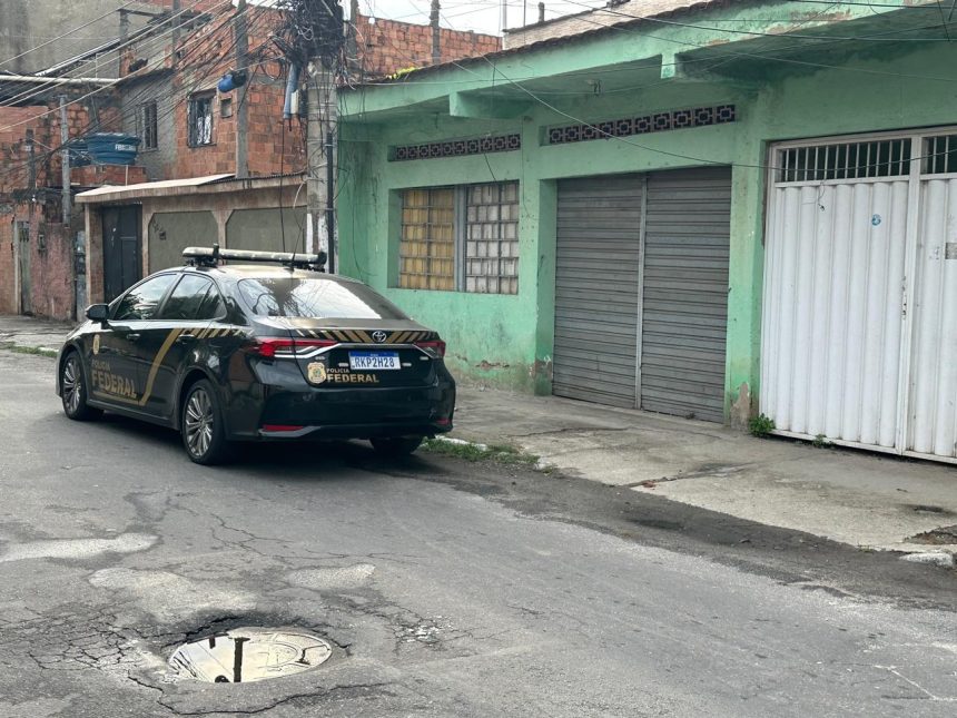 Agentes cumprem mandados contra quadrilha